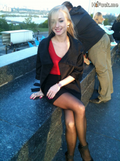 Tiny blonde amateur loves to pose naked - N