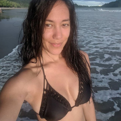 Enjoying the Beach with New Friend - N