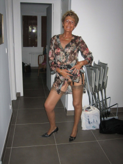 my horny mom - N