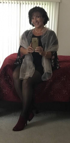 Gorgeous Amateur Mature Cocksucker Black Lingerie Photo Shoo - N