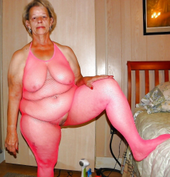 granny shows pussy - N