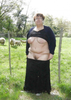 granny shows pussy - N