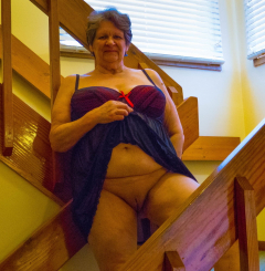 granny shows pussy - N