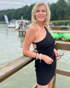 mature and sexy - N