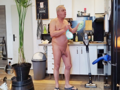 je fais le menage nu - N
