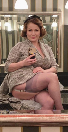 Mature and sexy - N