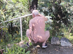 je me balade nu dans la nature - N