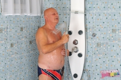 It's bathing time! After - N