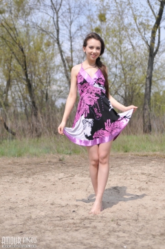 Juicy cutie outdoors - N