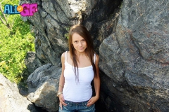 Naked girlfriend outdoor posing - N