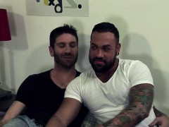 muscule-hunk-barefucked-in-his-own-cum