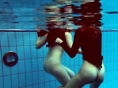 Diana and Simonna hot lesbians underwater