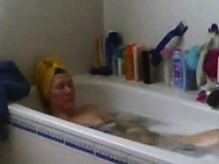 mom-masturbates-in-bath