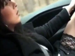 Elle Se Fait Jouir En Conduisant