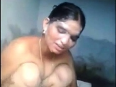 Indian milf bathing and showing her beautiful pussy