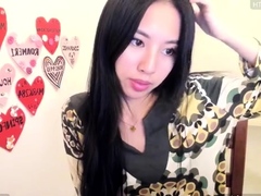 japanese-babe-going-solo