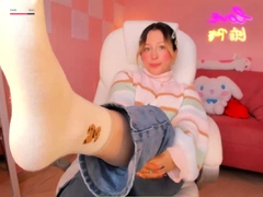 Foot fetish cumload with brunette