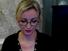 german-amateur-blonde-milf-luxvanessa-with-glasses-on-webcam