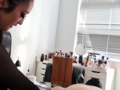 amateur-preggo-hoe-toys-her-pussy-close-up-in-fetish-solo