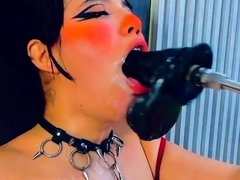 amateur-brunette-ariana-marie-solo-toying