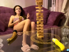 pale-amateur-teen-brunette-lynn-love