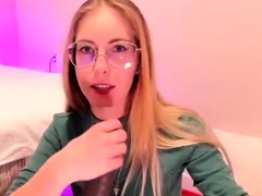 close-up-of-teen-masturbating