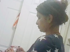 hiddencam-video-of-desi-nri-bhabhi-doing-skincare-routine