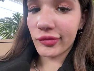 Shy_priincess masturbates in public toilet