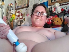 webcam-busty-blonde-stripped-covered-by-oil-anal-masturbate