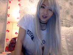 Japanese teen uses toys to pleasure pussy