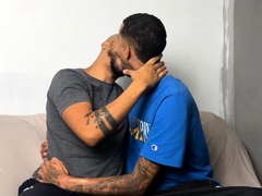 rj-male-videos-two-brazilian-brunettes-in-hot-kisses-on-a